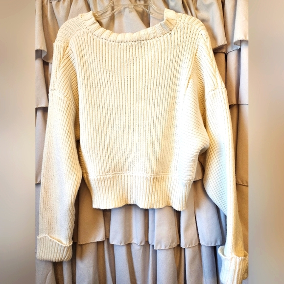 Women's Forever 21 Medium Size Ivory Color Cropped High Low Sweater - Picture 3 of 3